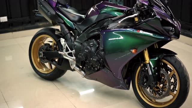 雅马哈 r1 变色龙