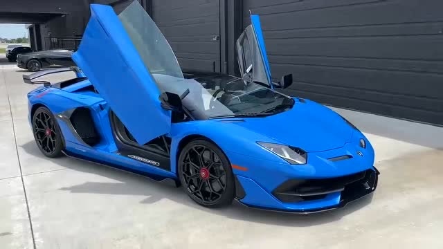1000万的2020款兰博基尼svj,打开剪刀门,近距离感受一下多霸气