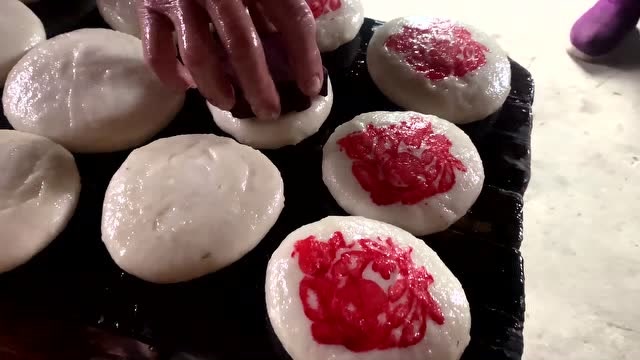贵州黔东南纯手工糍粑,印花都是祖辈们传下来的,我们一起去看看