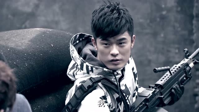 爱情公寓09cs大混战,公寓4大废柴各显神通,技术不够外挂凑