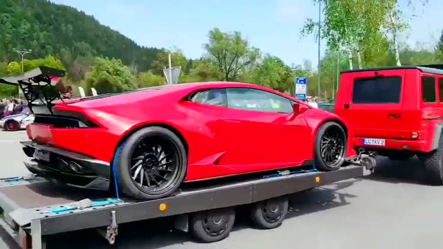 跑车 大牛拉着小牛,这画面太美不敢看