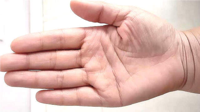 手相揭密:女人手掌中凹陷说明什么,有大财吗?