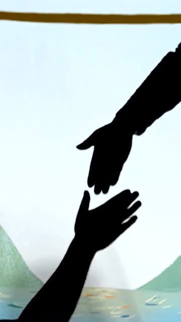 当你遇到困难,谁会伸手拉你一把?这就是现实,这就是人性!