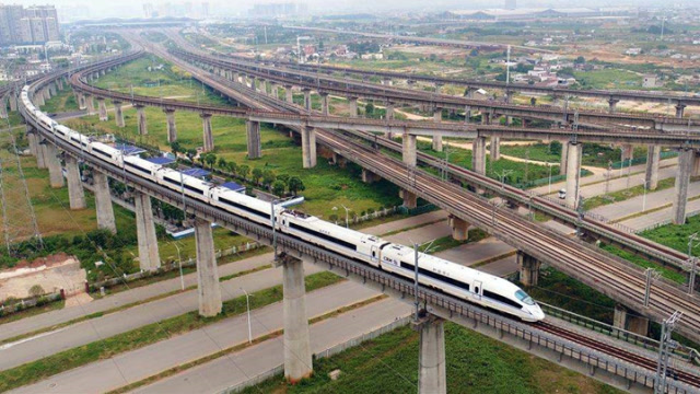 为什么中国高铁放着平地不走,非要花天价造高架桥?看完恍然大悟