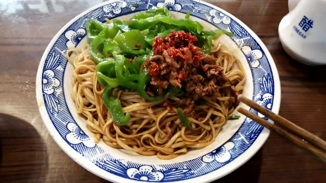 清晨来如皋吃一碗青椒盘水面,绿色美味