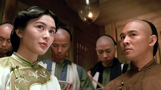 黄飞鸿:民团被人陷害无心吃饭,十三姨给黄飞鸿出招,这吃饭方式太逗了