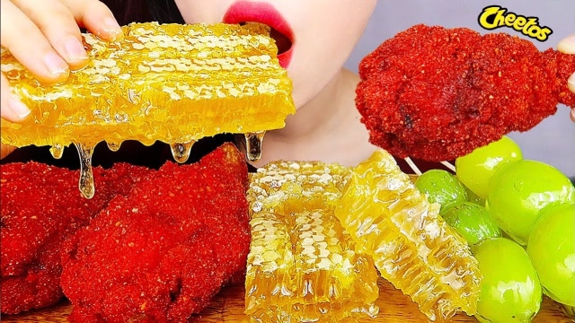 解压吃播食音:吃蜂蜜原膏,冰糖葡萄真是美味啊!