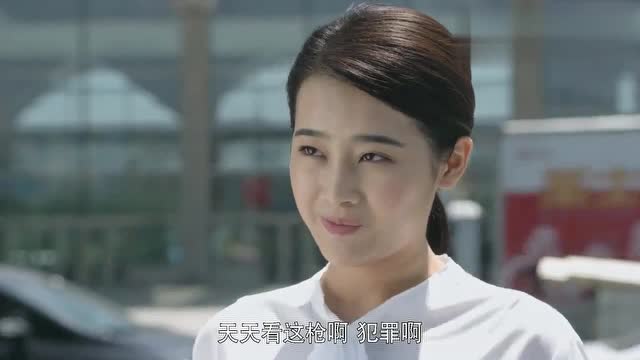 警察锅哥:梁舞云要带简凡回家,简凡怂了:你爸是局长!