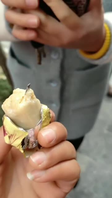 糖里吃出刀片,这厂家怕是想倒闭!