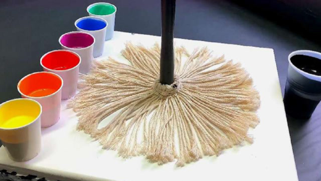 国外艺术家硬核操作,用拖把制作世界上最神奇的画?一起来见识下