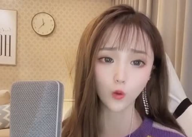 思思一首小小的太阳独特的烟嗓唱的太好听