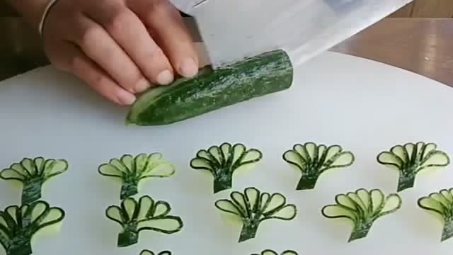 同样是黄瓜,经过厨师手切的,摆盘造型就是这么精致!