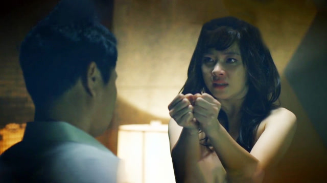 电影《玩物》:漂亮女孩幻想当明星挣大钱,没想到被迫成为玩物