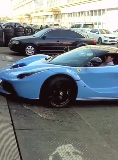 贾乃亮这车帅气, 人也帅气!