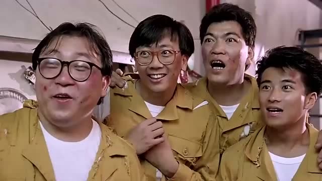 电影:王晶大傻哥装可怜,骗得张敏邱淑贞跟他们看电影,表情太真实了