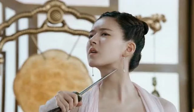 传闻中的陈芊芊:陈小千为了回到现实也是拼,自己砍自己