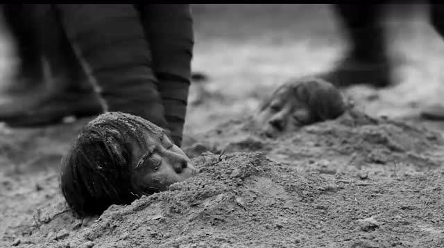 南京大屠杀:真实还原了现场,机枪射杀,活埋,火烧,太残忍了!