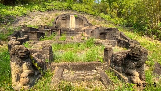 广东深山发现一座古墓,走进一看,墓主是个大人物?