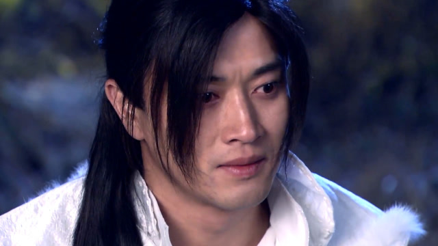 武林盟主意外惨死,儿子被追杀,深夜祭奠父亲发誓要复仇