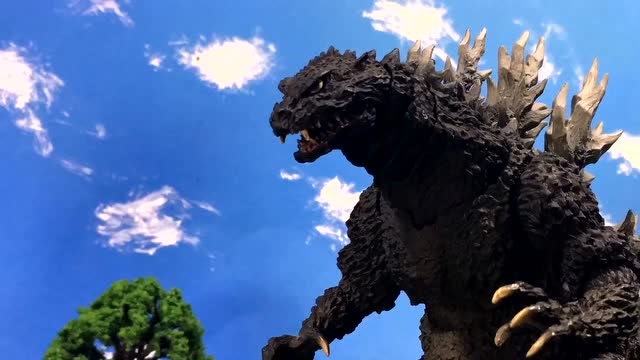 哥斯拉定格动画,哥斯拉神龙摆尾将西萨王放倒