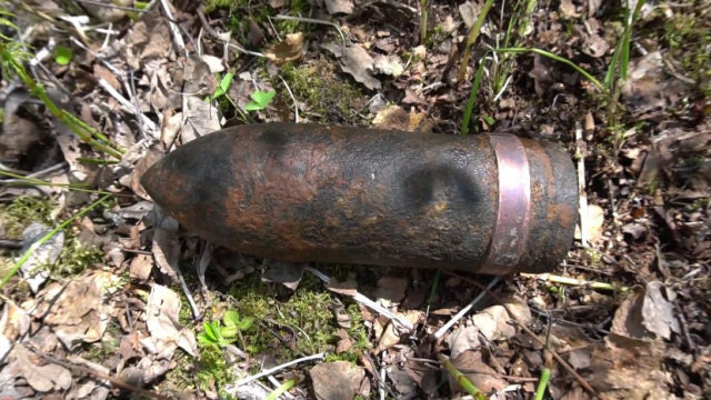 好大一颗炮弹,挖土党从二战遗迹中找到的,应该没什么危险了