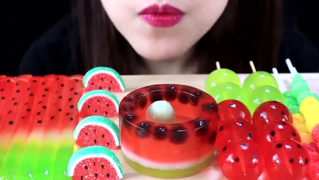 韩国美女声控吃播!超趣味西瓜果冻杯 果冻糖葫芦 西瓜软糖
