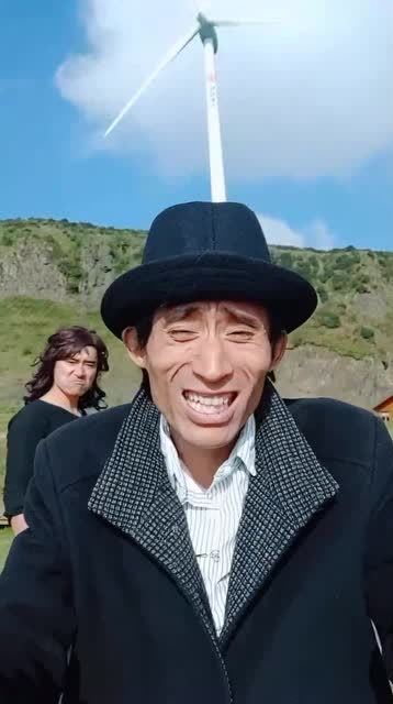 对口型的草帽哥红了,对口型都拖家带口了,看把徒弟给揍的!