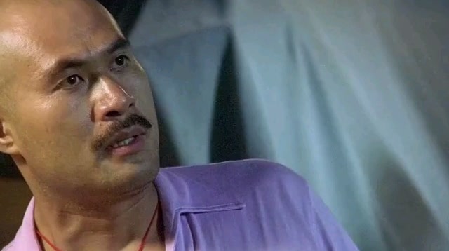 大b哥玩起了痴情范,为追求美女,故意输钱给她