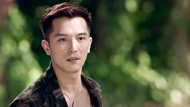 影视:邱泽逛寺庙,看到一个美丽动人的姑娘,瞬间不淡定了