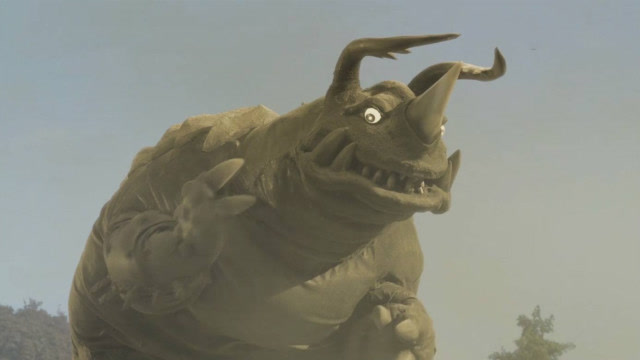 透明怪兽内隆嘎,随意戏耍奥特曼,却被猪队友坑死