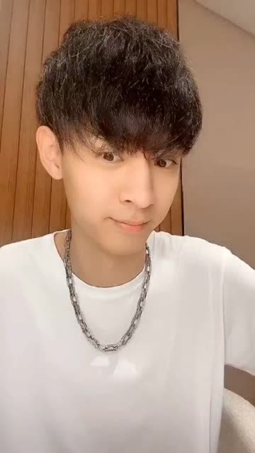 秦霄贤,憨憨得可爱