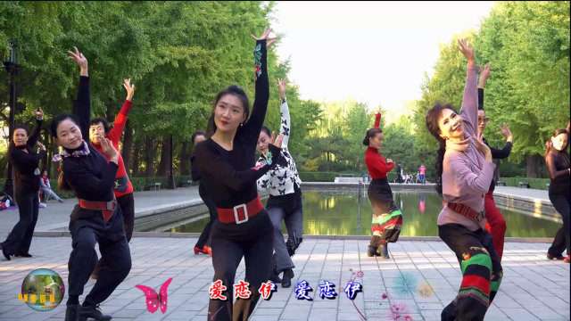 玲珑广场舞《女儿情》,小红领舞,裤装演示,便于欣赏和学习!