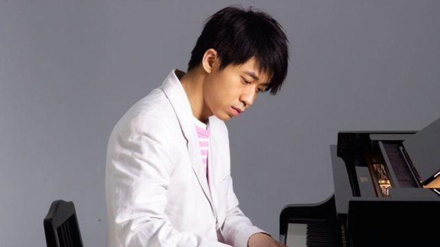 50岁光良近照曝光 身材健硕腹肌明显似年轻小伙