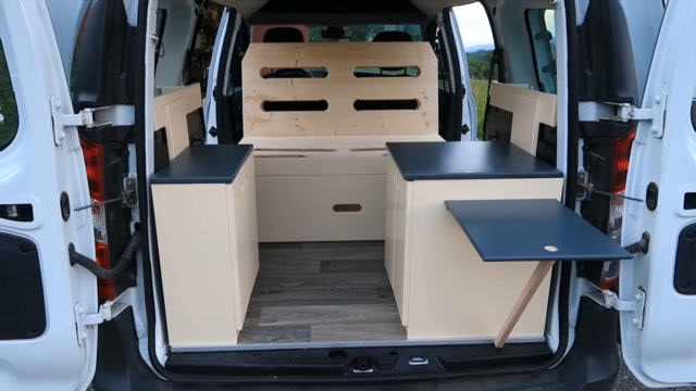 床车改装分享,模块化如何固定?旅行添加这装备更舒适实用!