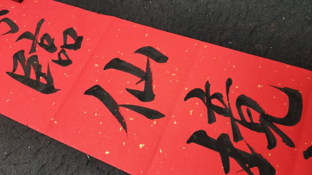 厕所对联大师又出新作,网友看了他写的厕所对联感觉上厕所都变得高大