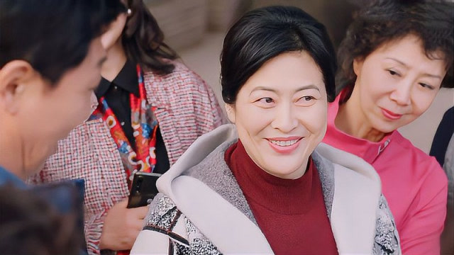 关爸重男轻女被群嘲,徐清风妈妈大骂他割韭菜,广场瞬间变战场!