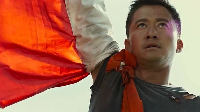 战狼2吴京手举中国国旗恐怖分子看到纷纷停火撤侨行动完成