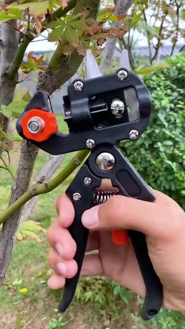 多功能果树钳还可以用来嫁接轻松搞定