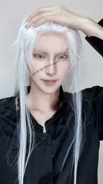 cos葬仪屋男人要想混得好头发必须往后倒