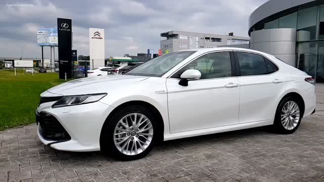 高清实拍丰田凯美瑞顶配版