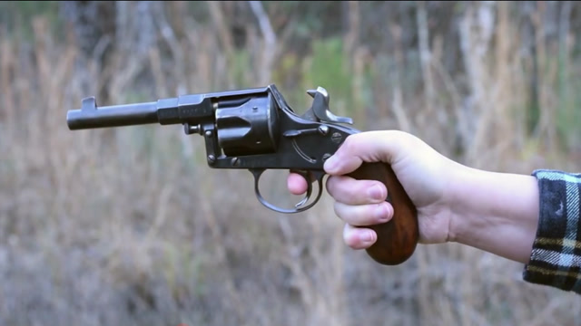早期的德国m1883左轮手枪,加弹退弹都挺麻烦,想射击不容易