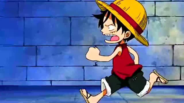 路飞变小后,非常的可爱