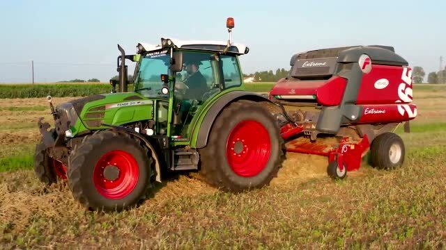 fendt芬特拖拉机__,牵引牧草打捆机作业