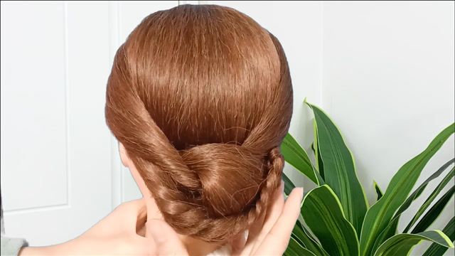 高颜值妈妈盘发,跟我学简单流行又非常实用,中短发妈妈必备发型