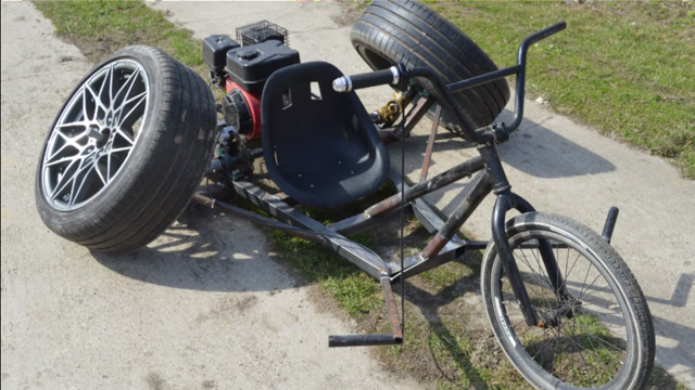 机械牛人自制一辆200cc三轮车,轮子是亮点,跑起来会怎么样