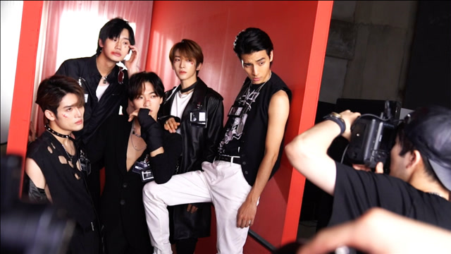 创4学员整装待发特辑花絮:男孩的快乐很简单