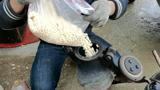 爆米花制作过程,传统工艺与现代技术结合,还是原来的老味道!