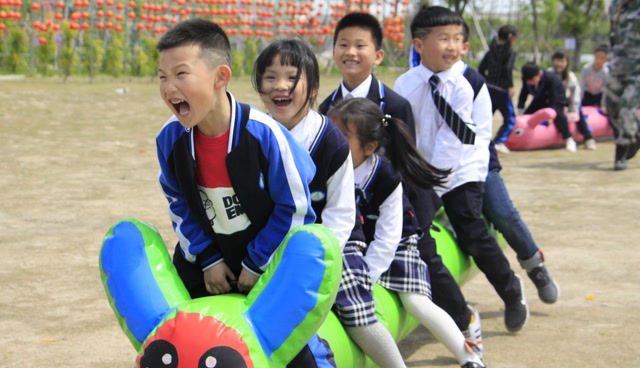 毛毛虫比赛 收获快乐