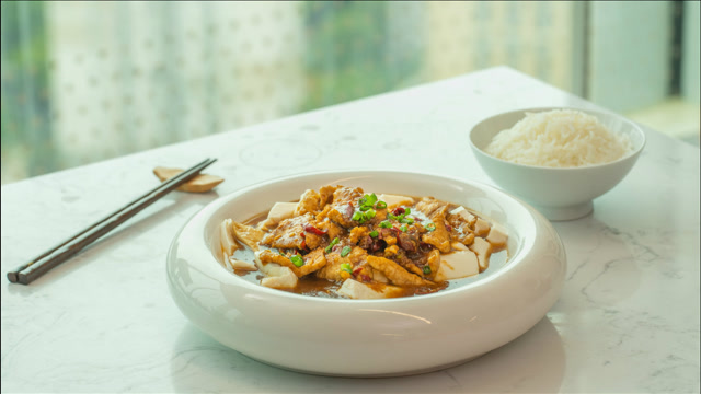 盖饭的神仙吃法,认准这道「豆花里脊」