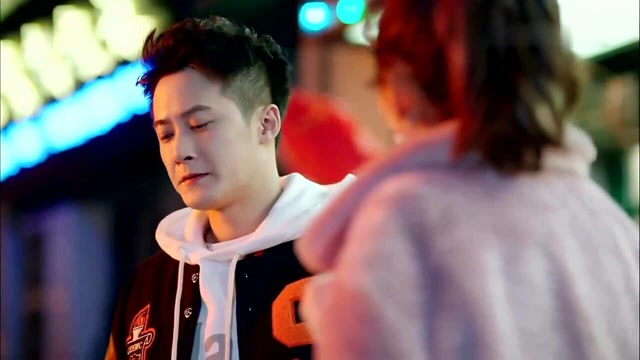 张燃帮林洁被打,关震雷卖车给李贝买钻戒俩人分手!